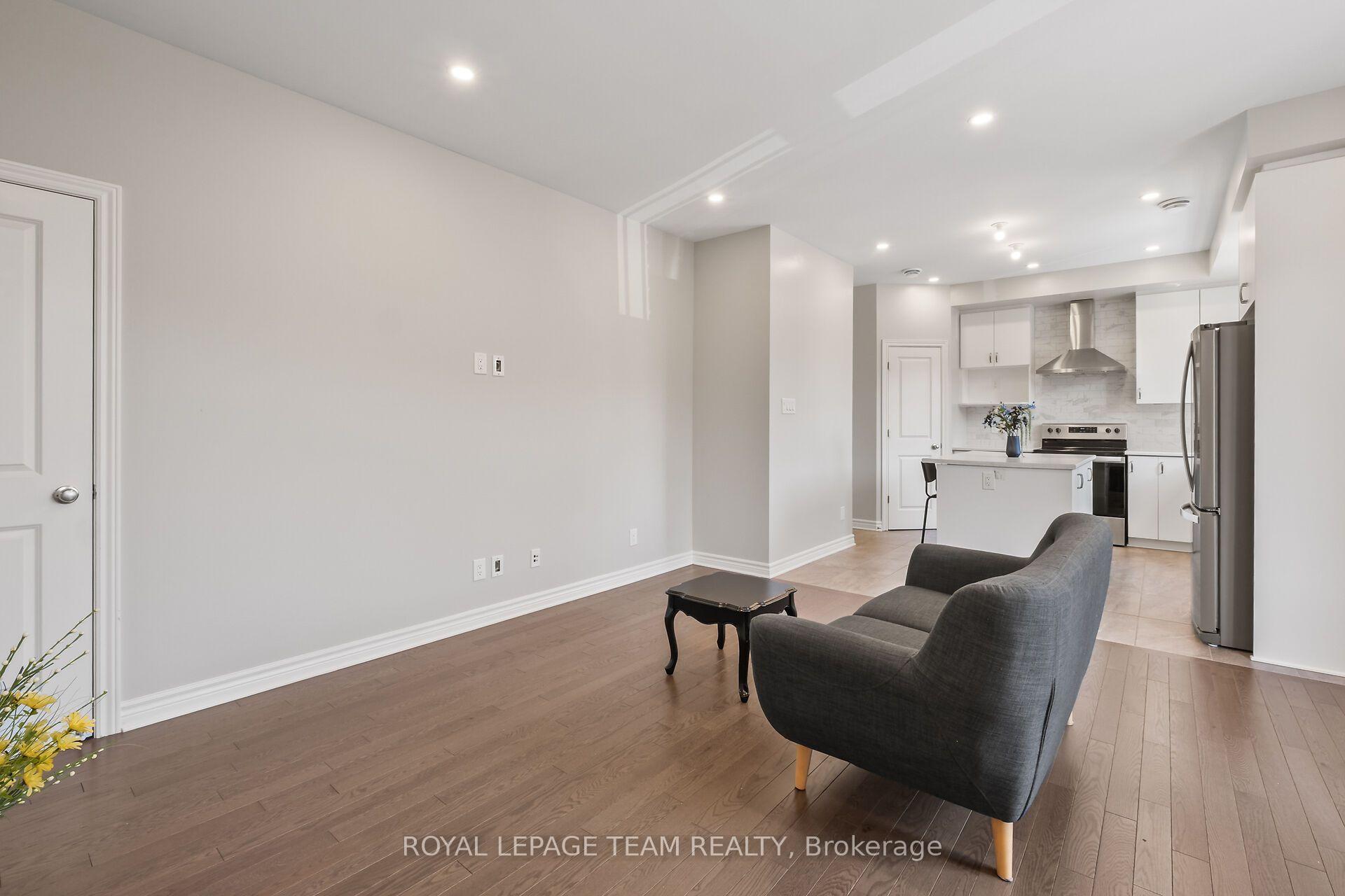 Photo 8 of Unit F, 725 Dearborn Private, Ottawa, Blossom Park/Kemp Park/Findlay Creek — HOMEH
