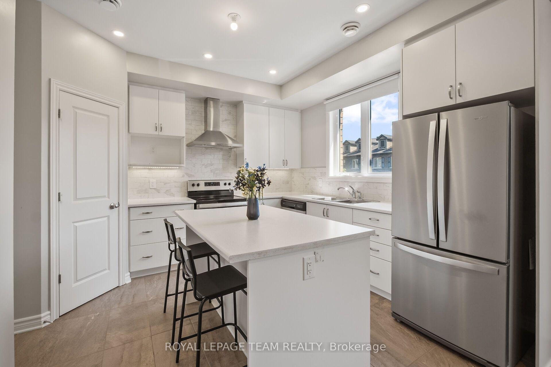 Photo 11 of Unit F, 725 Dearborn Private, Ottawa, Blossom Park/Kemp Park/Findlay Creek — HOMEH