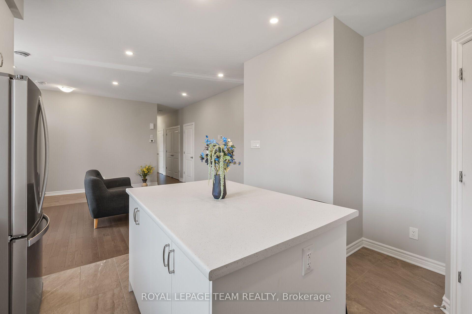 Photo 12 of Unit F, 725 Dearborn Private, Ottawa, Blossom Park/Kemp Park/Findlay Creek — HOMEH