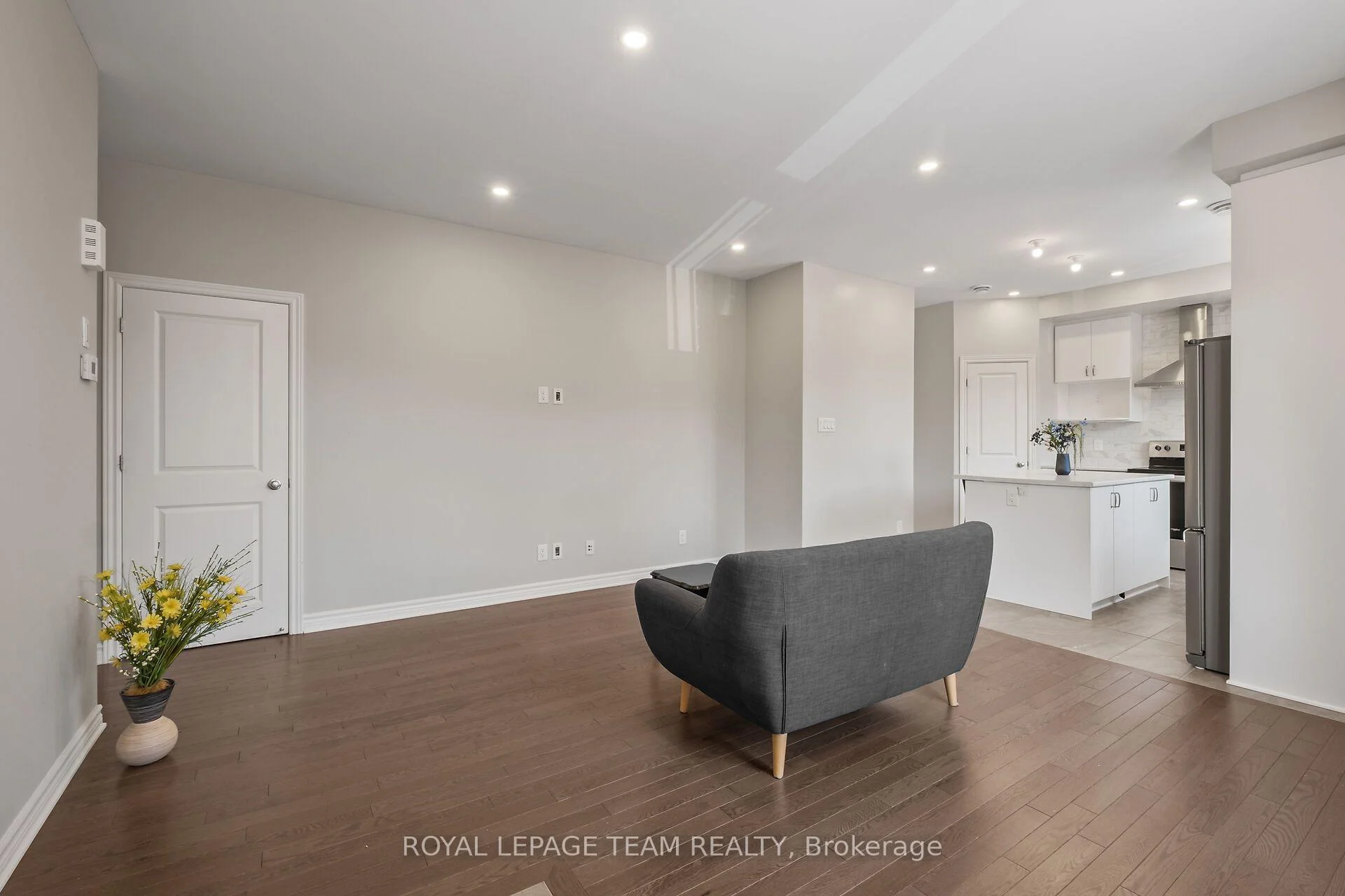 Photo 10 of Unit F, 725 Dearborn Private, Ottawa, Blossom Park/Kemp Park/Findlay Creek — HOMEH