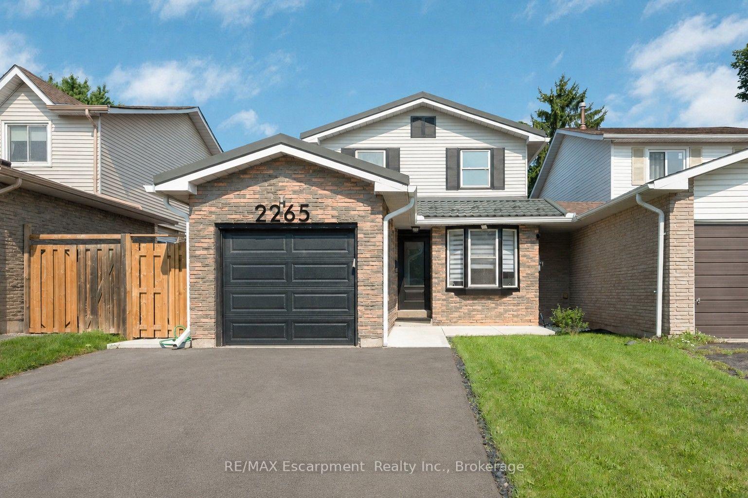 Front of 2265 Middlesmoor Crescent