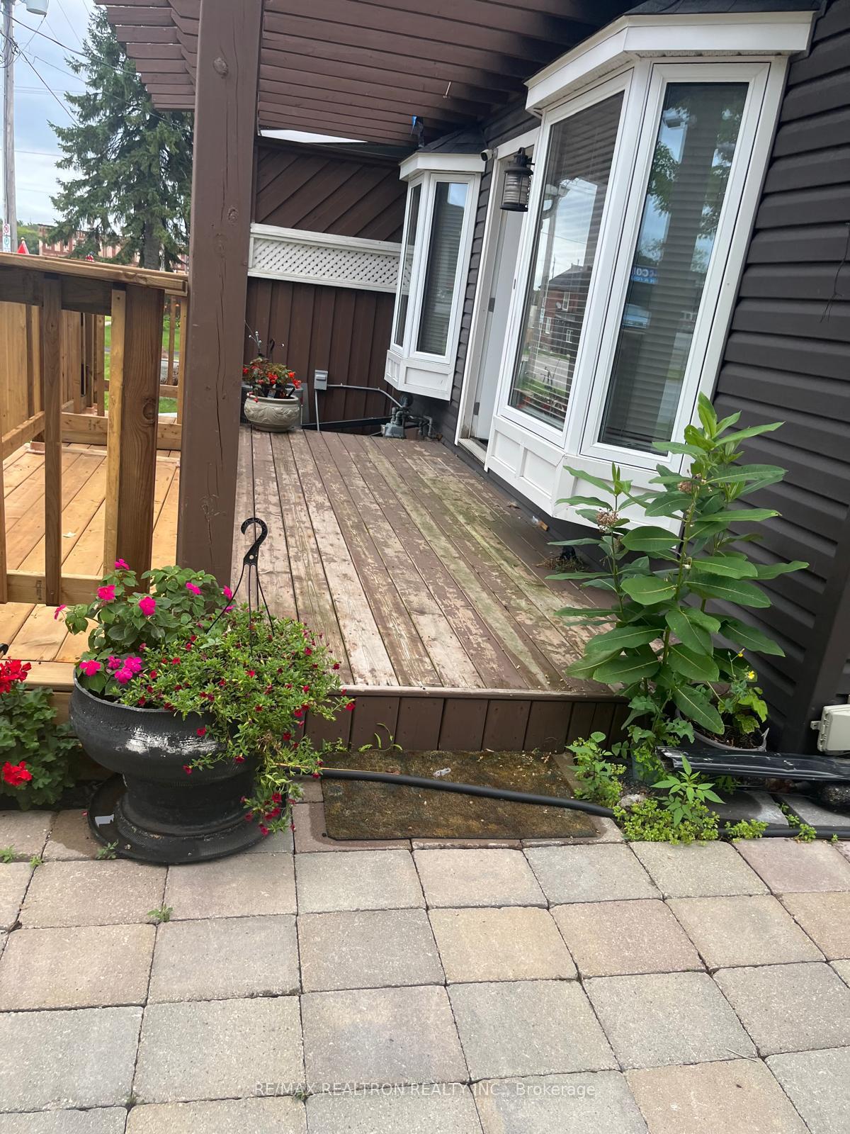 Photo 7 of 31 Albany Street, Oshawa, Central — HOMEH