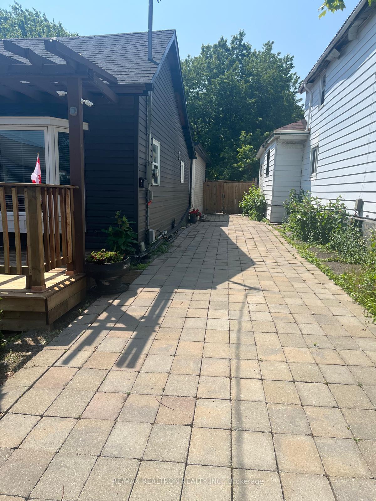 Photo 13 of 31 Albany Street, Oshawa, Central — HOMEH