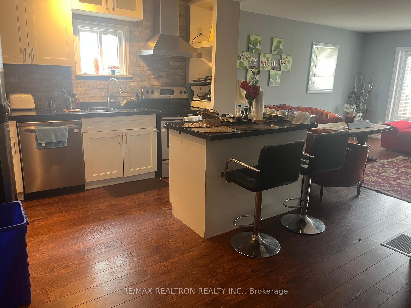 Photo 17 of 31 Albany Street, Oshawa, Central — HOMEH