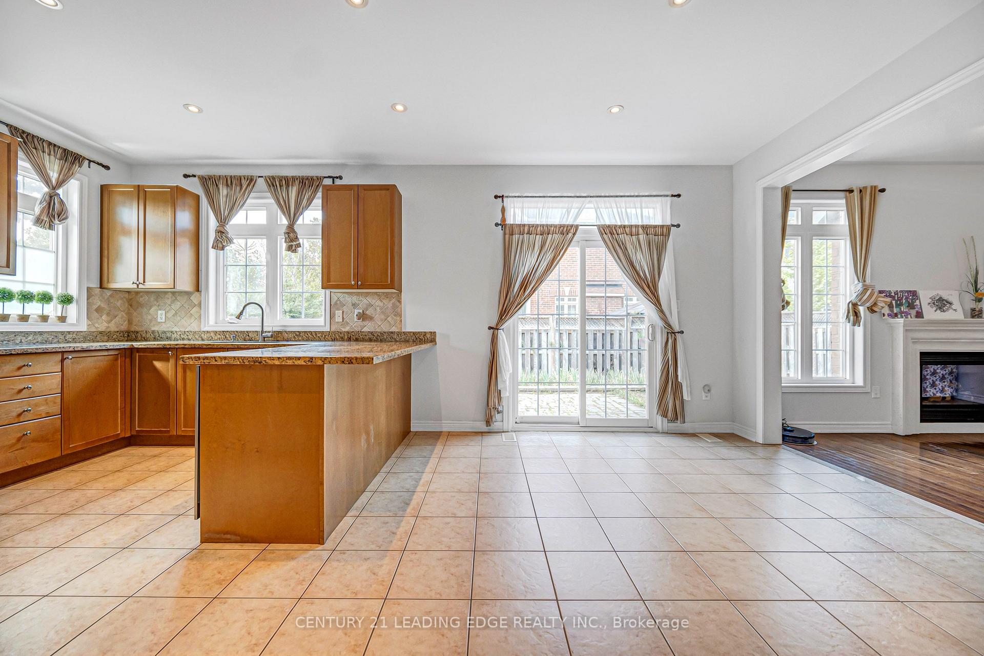 Photo 13 of 180 Coltrane Drive, Vaughan, Patterson — HOMEH