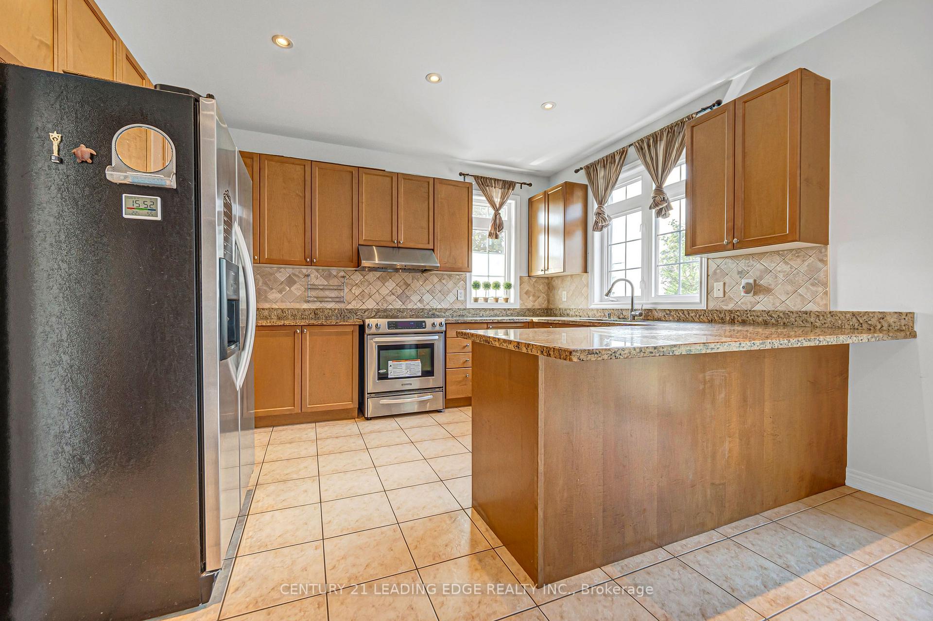 Photo 14 of 180 Coltrane Drive, Vaughan, Patterson — HOMEH