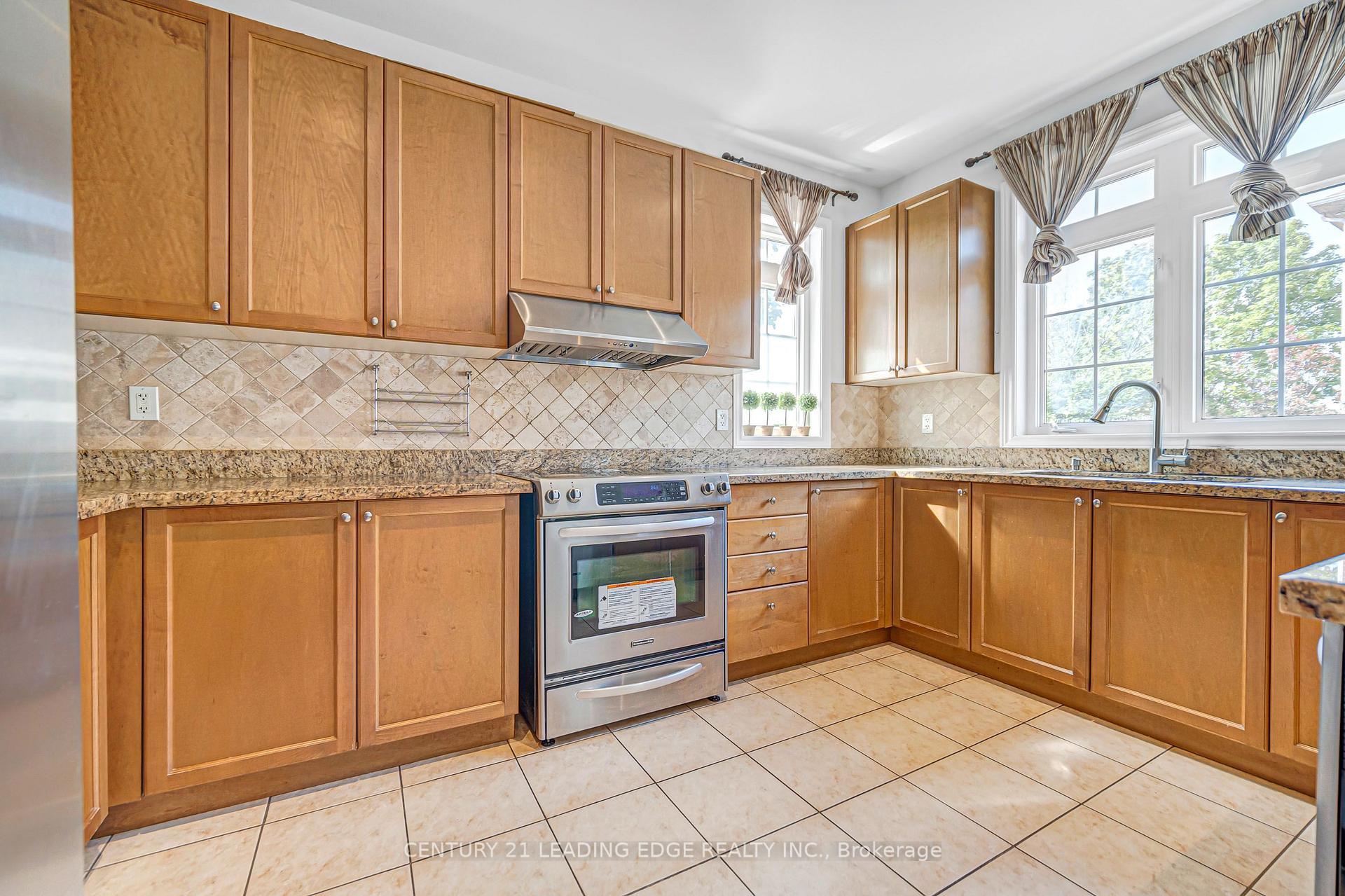 Photo 15 of 180 Coltrane Drive, Vaughan, Patterson — HOMEH