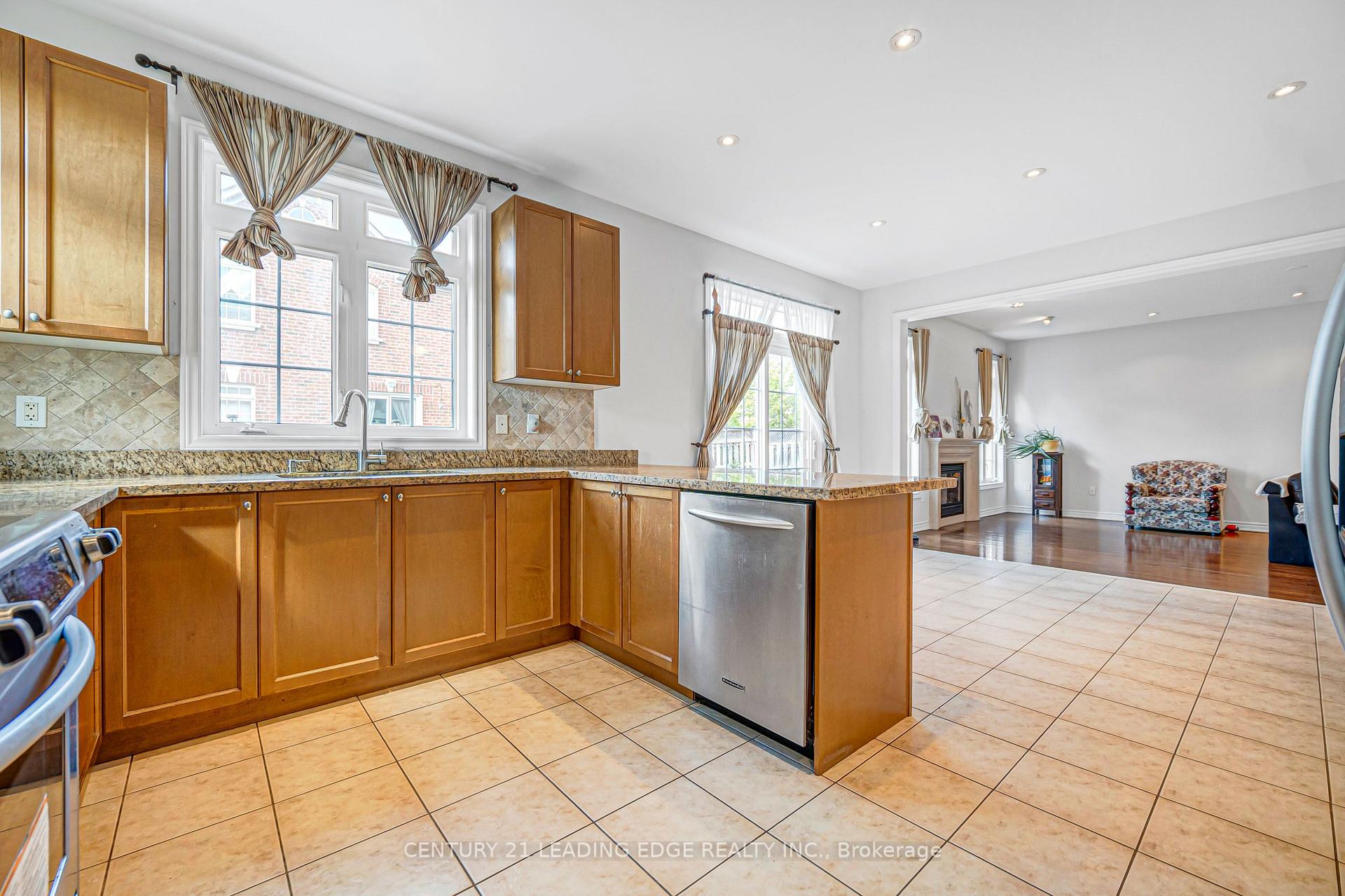 Photo 16 of 180 Coltrane Drive, Vaughan, Patterson — HOMEH