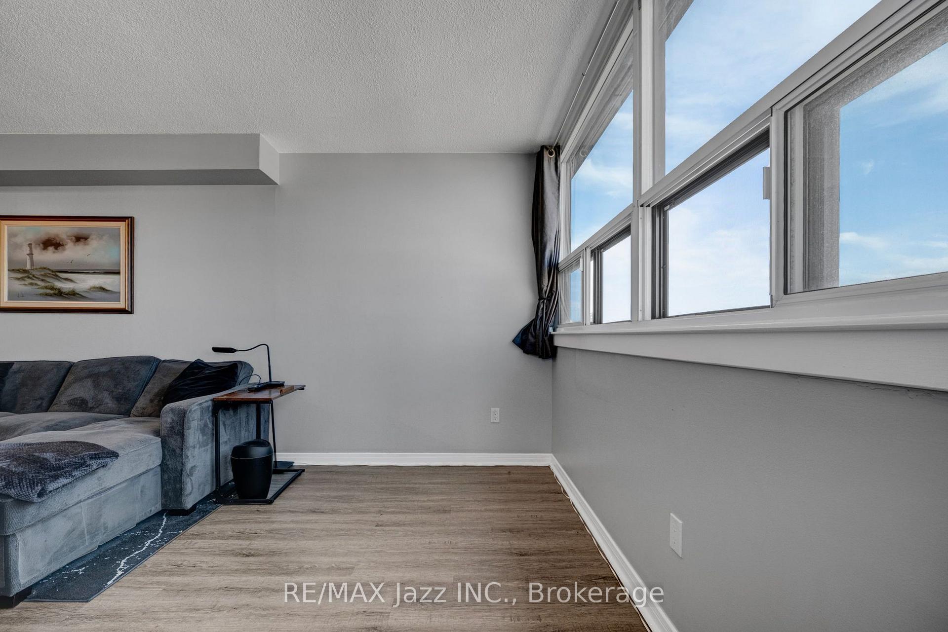 Photo 15 of Unit 608, 80 Athol Street E, Oshawa, Central — HOMEH