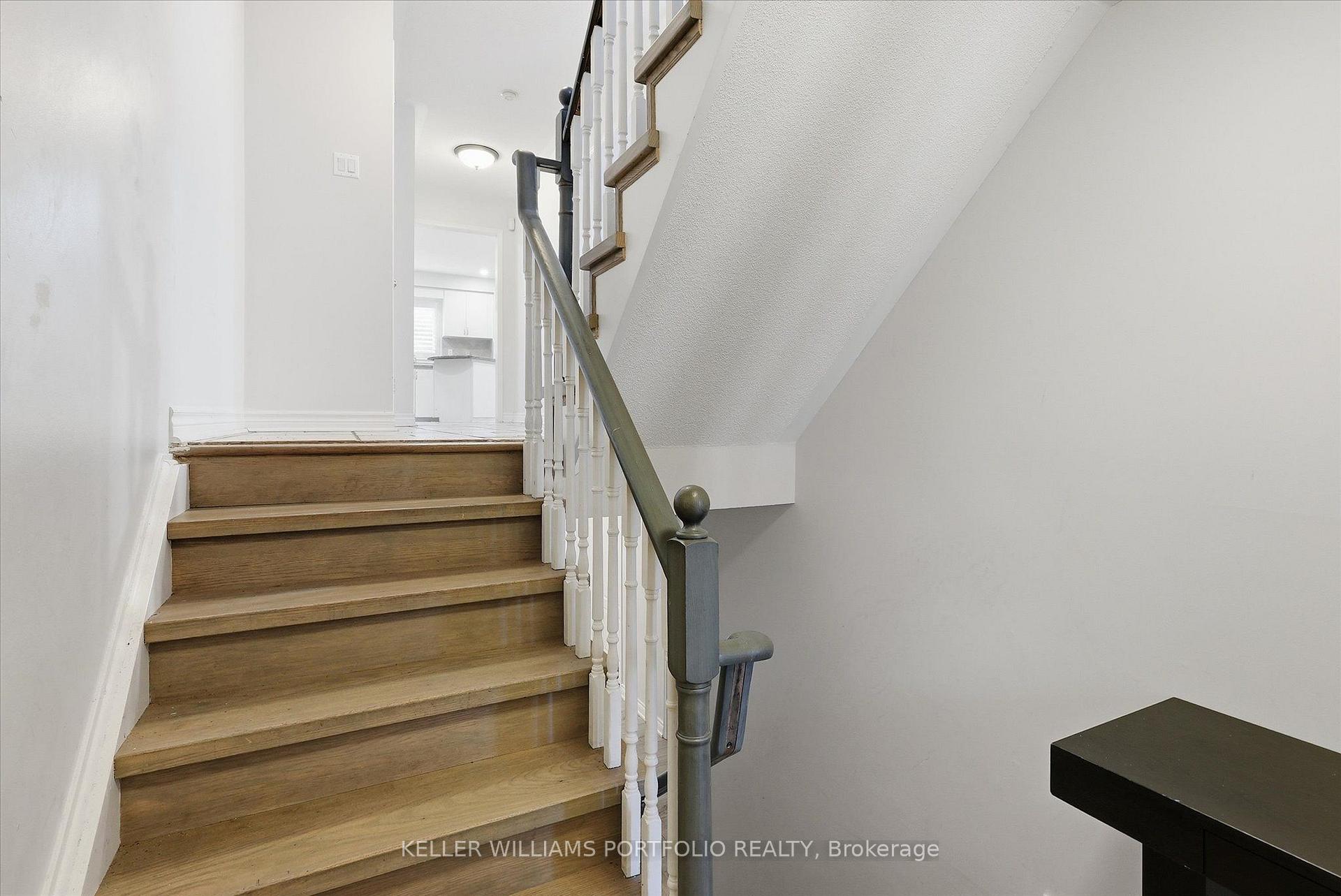 Photo 5 of 21 Tova Place, Vaughan, Beverley Glen — HOMEH