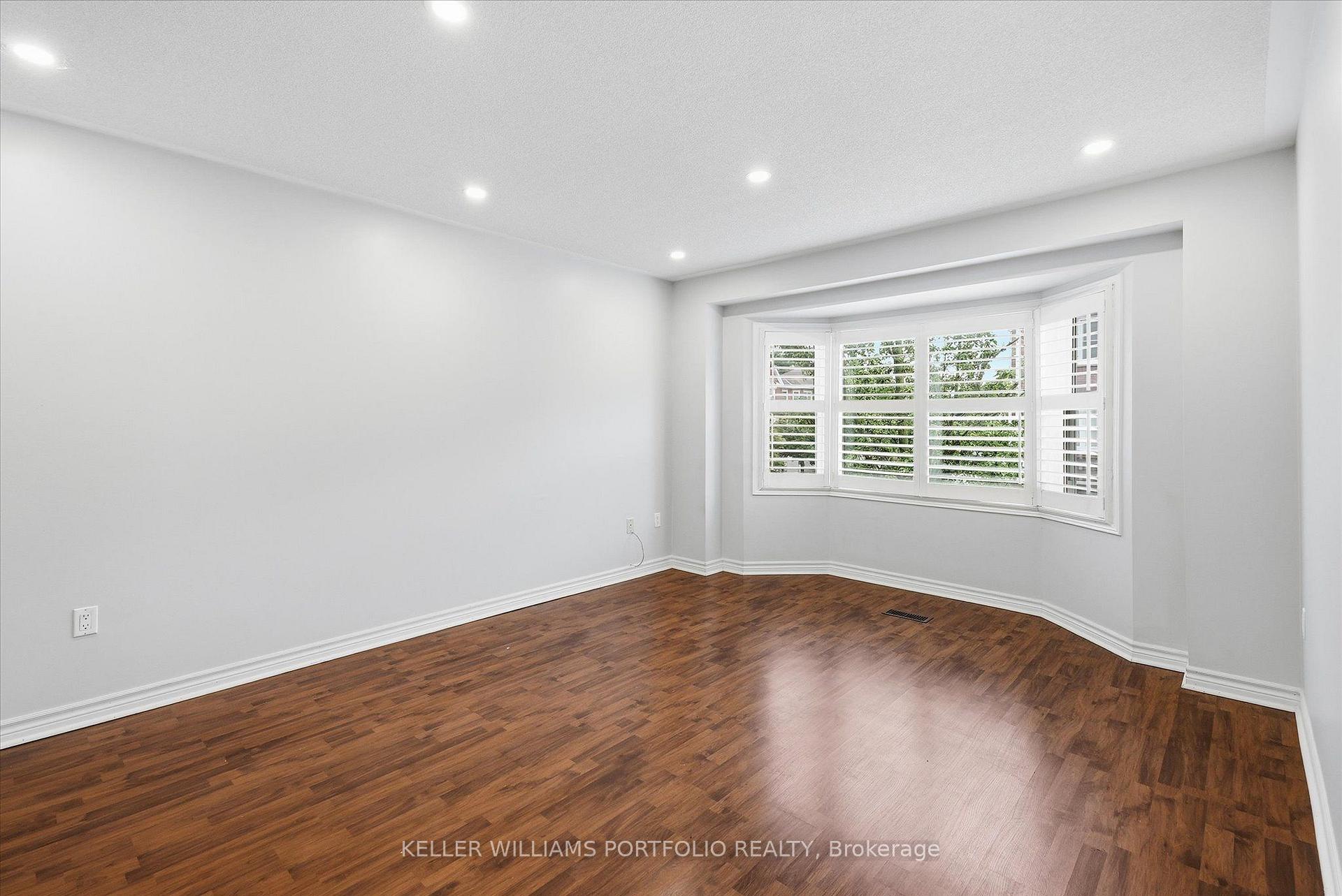 Photo 8 of 21 Tova Place, Vaughan, Beverley Glen — HOMEH