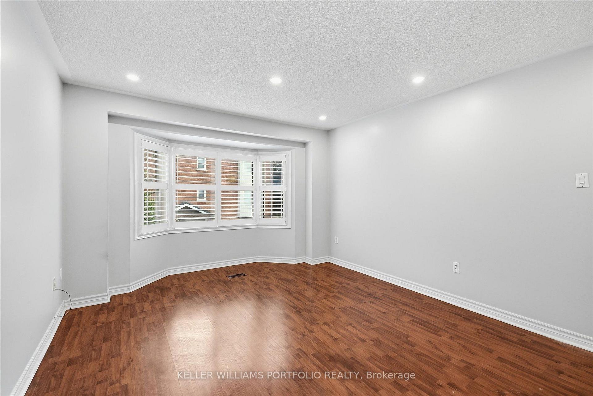 Photo 9 of 21 Tova Place, Vaughan, Beverley Glen — HOMEH