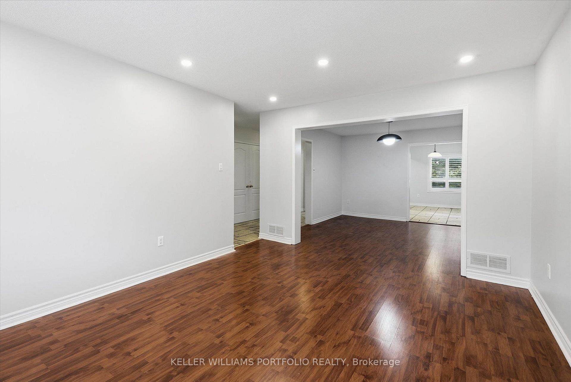 Photo 10 of 21 Tova Place, Vaughan, Beverley Glen — HOMEH