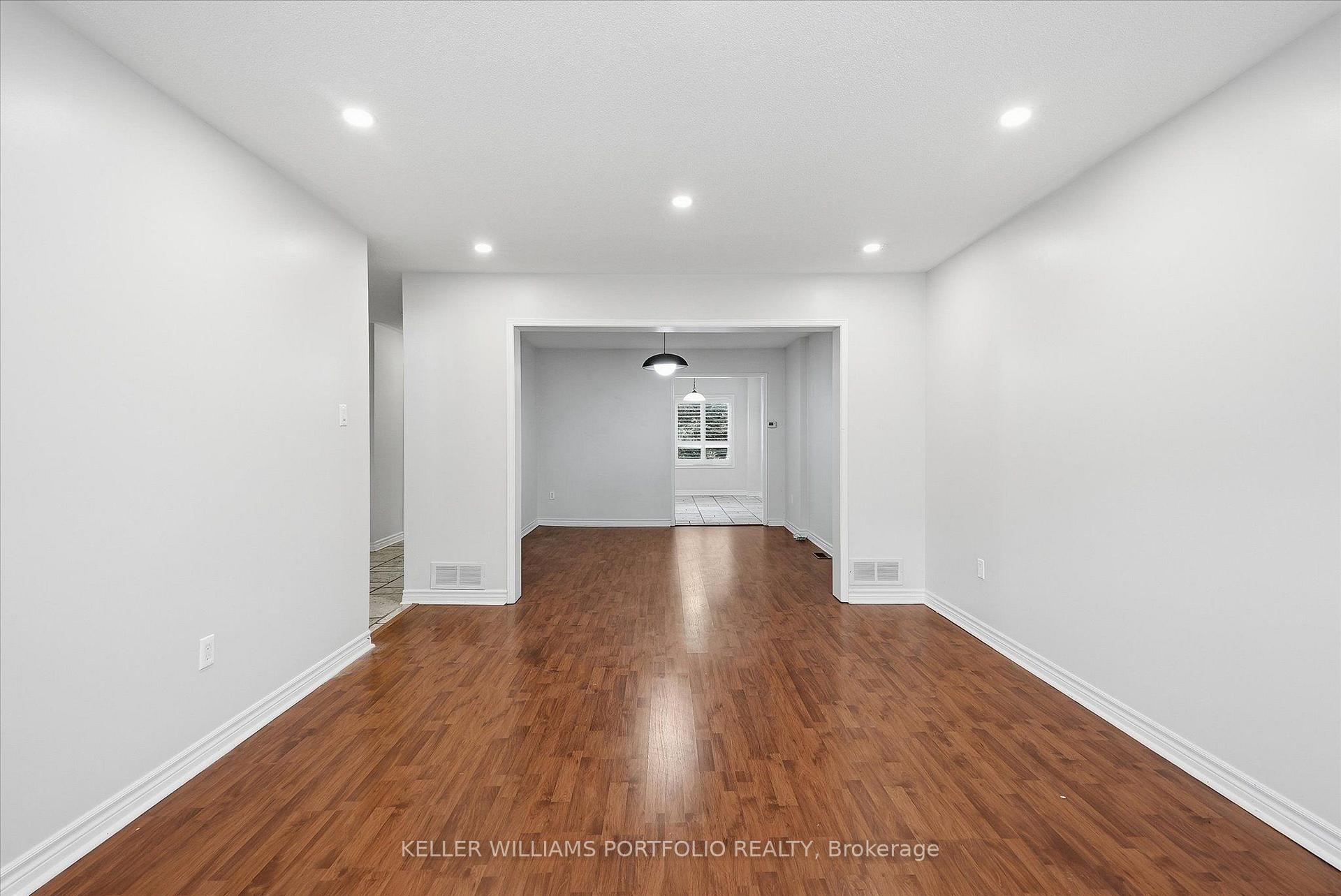Photo 11 of 21 Tova Place, Vaughan, Beverley Glen — HOMEH