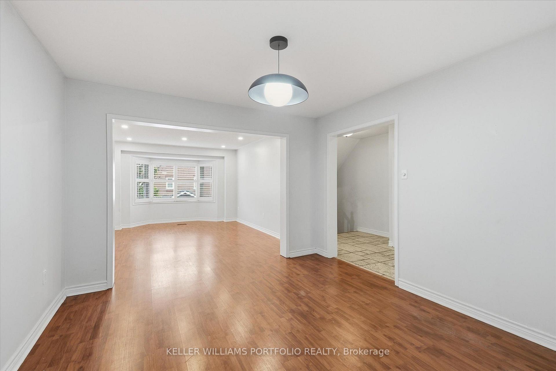 Photo 13 of 21 Tova Place, Vaughan, Beverley Glen — HOMEH