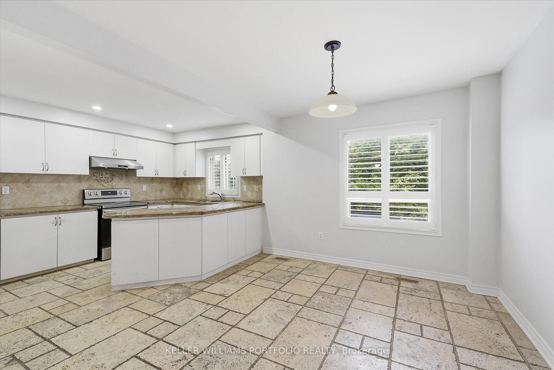 Photo 15 of 21 Tova Place, Vaughan, Beverley Glen — HOMEH
