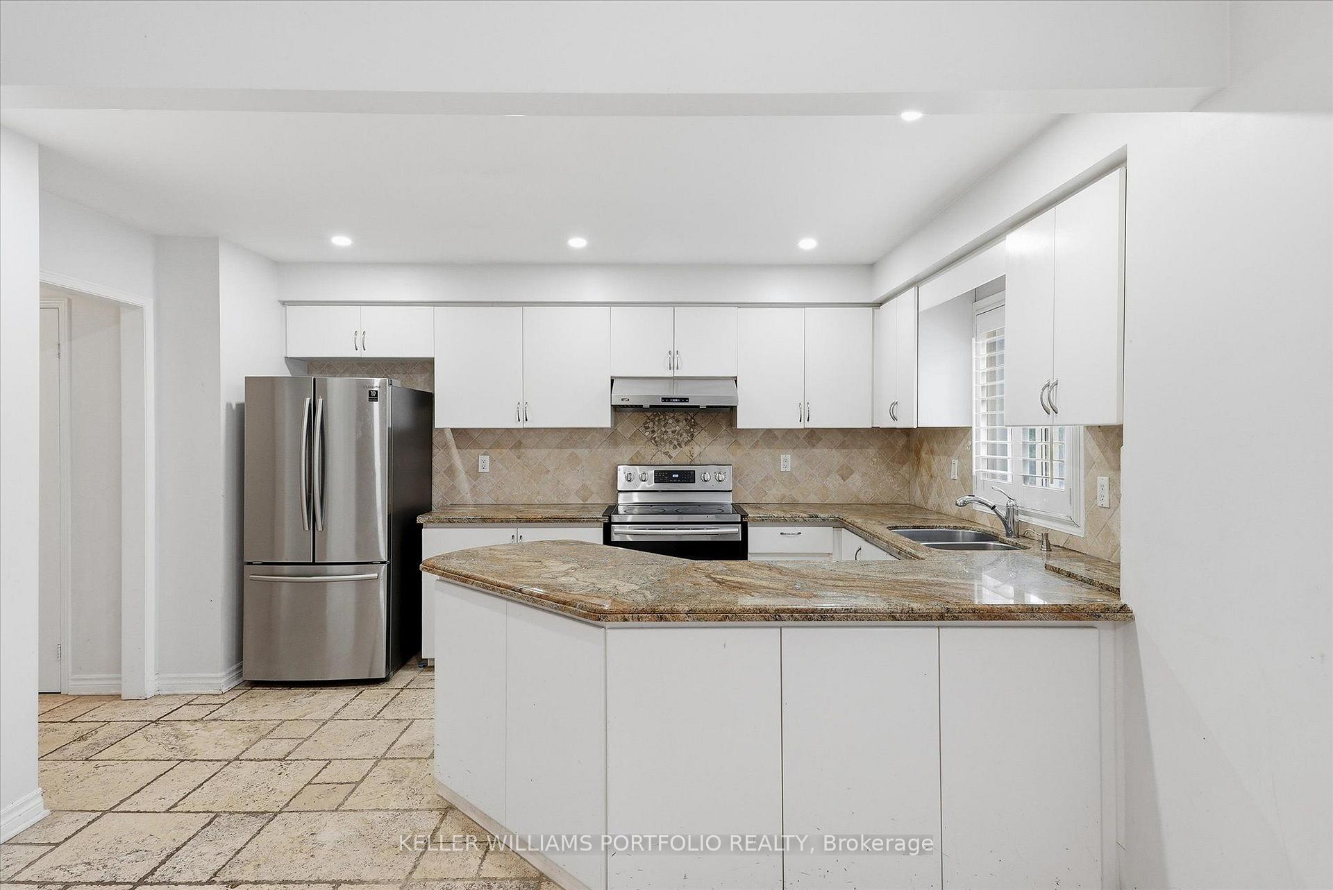 Photo 18 of 21 Tova Place, Vaughan, Beverley Glen — HOMEH