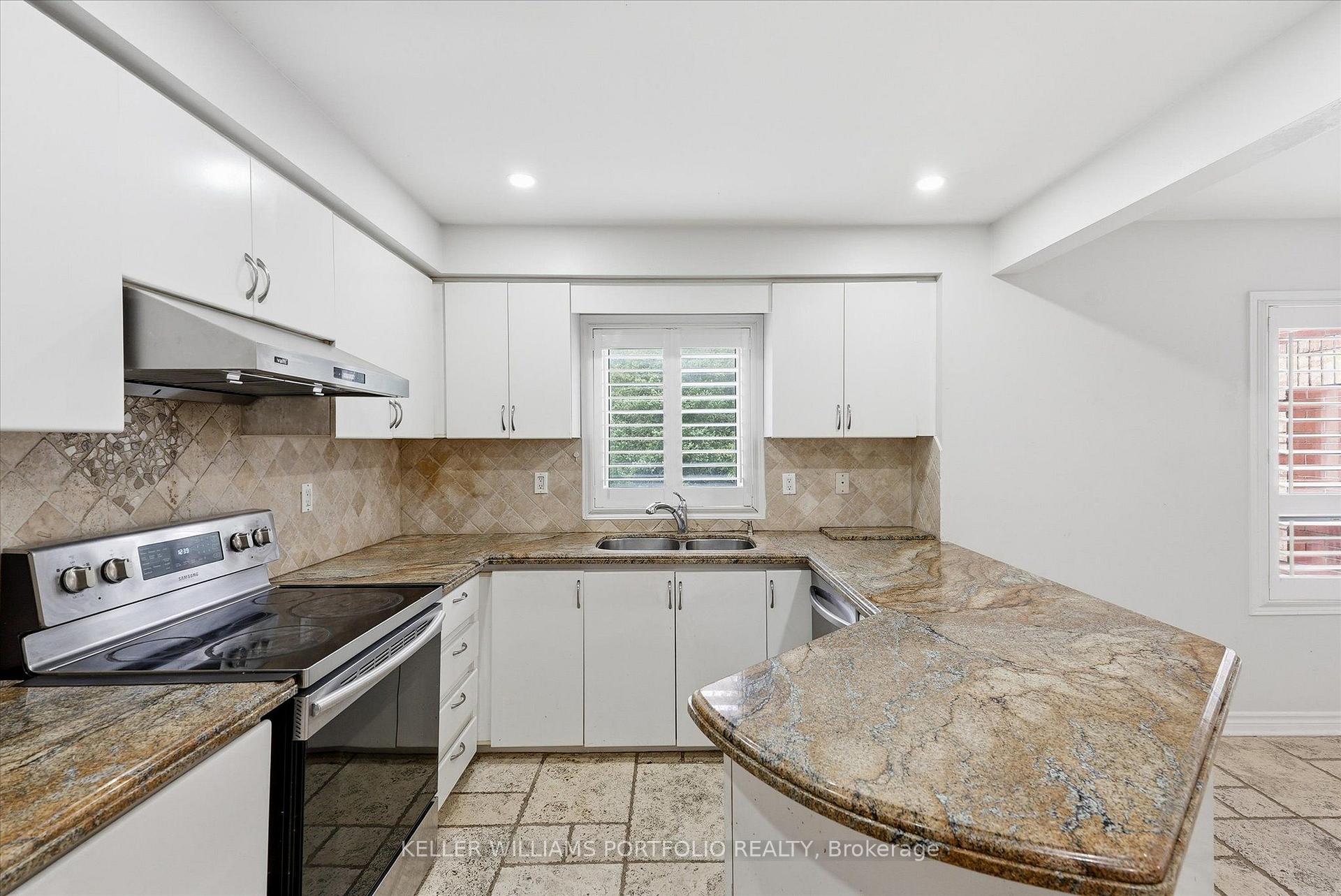 Photo 21 of 21 Tova Place, Vaughan, Beverley Glen — HOMEH