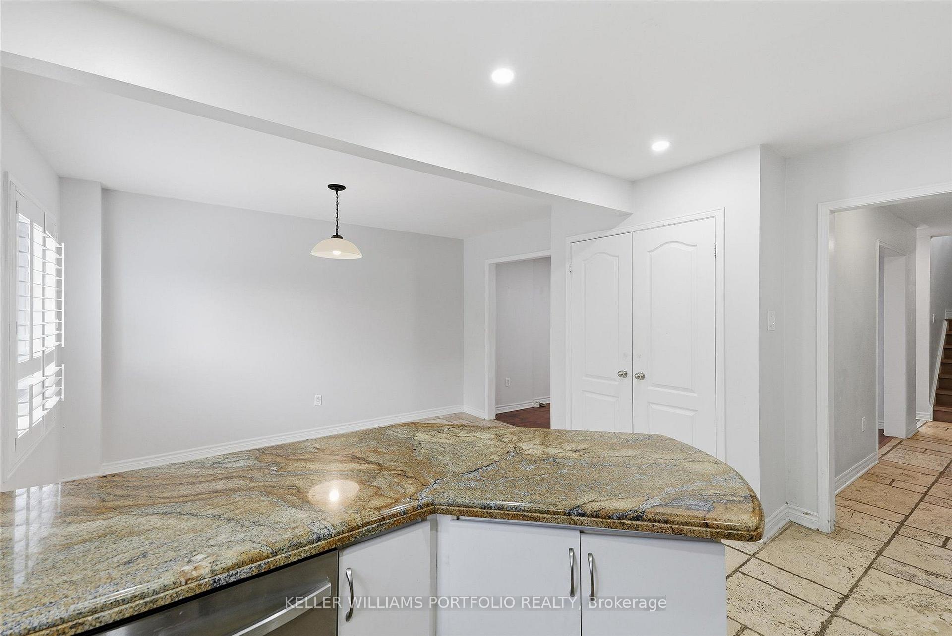 Photo 22 of 21 Tova Place, Vaughan, Beverley Glen — HOMEH
