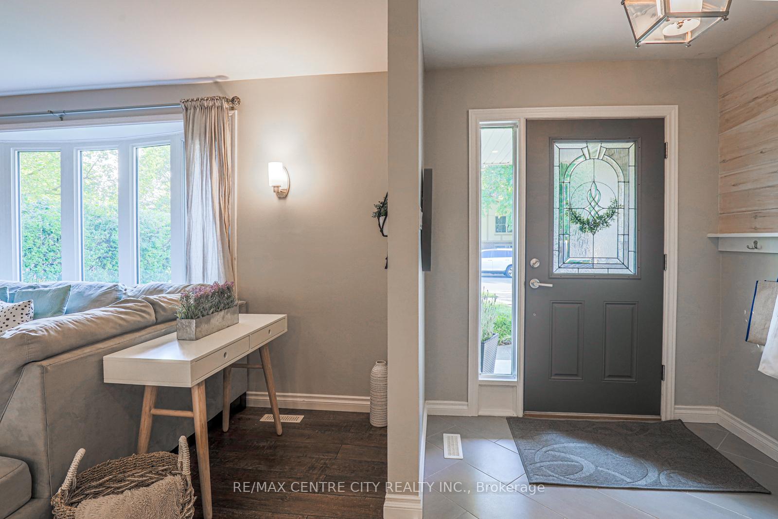 Photo 6 of 301 Blackacres Boulevard, London, North F — HOMEH