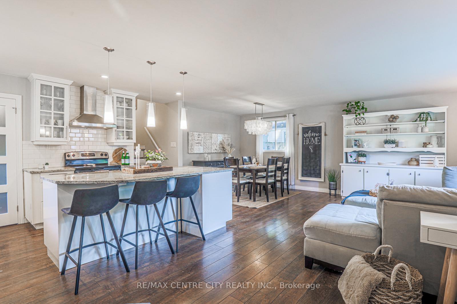Photo 7 of 301 Blackacres Boulevard, London, North F — HOMEH
