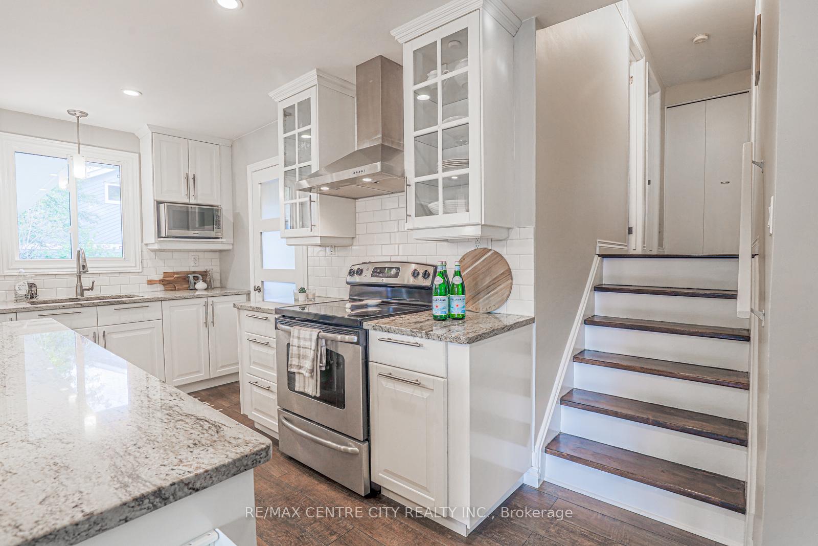Photo 15 of 301 Blackacres Boulevard, London, North F — HOMEH