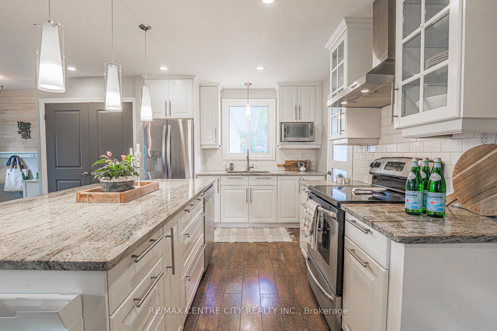 Photo 16 of 301 Blackacres Boulevard, London, North F — HOMEH