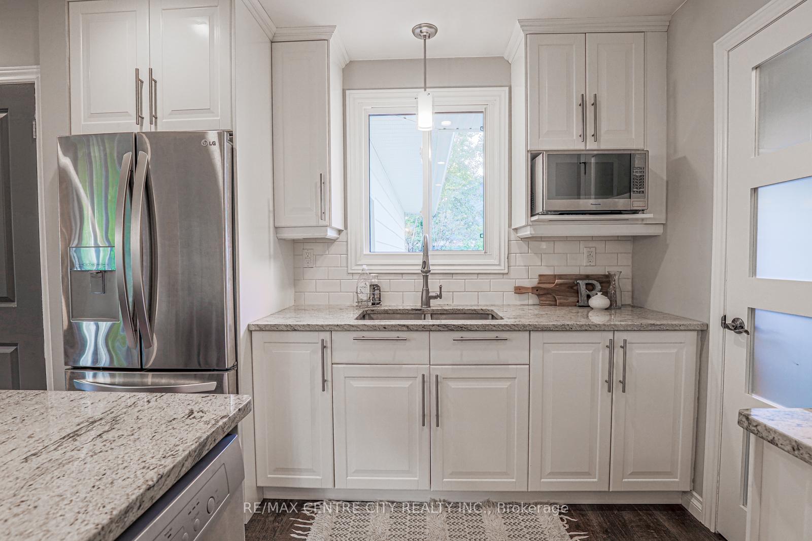 Photo 17 of 301 Blackacres Boulevard, London, North F — HOMEH