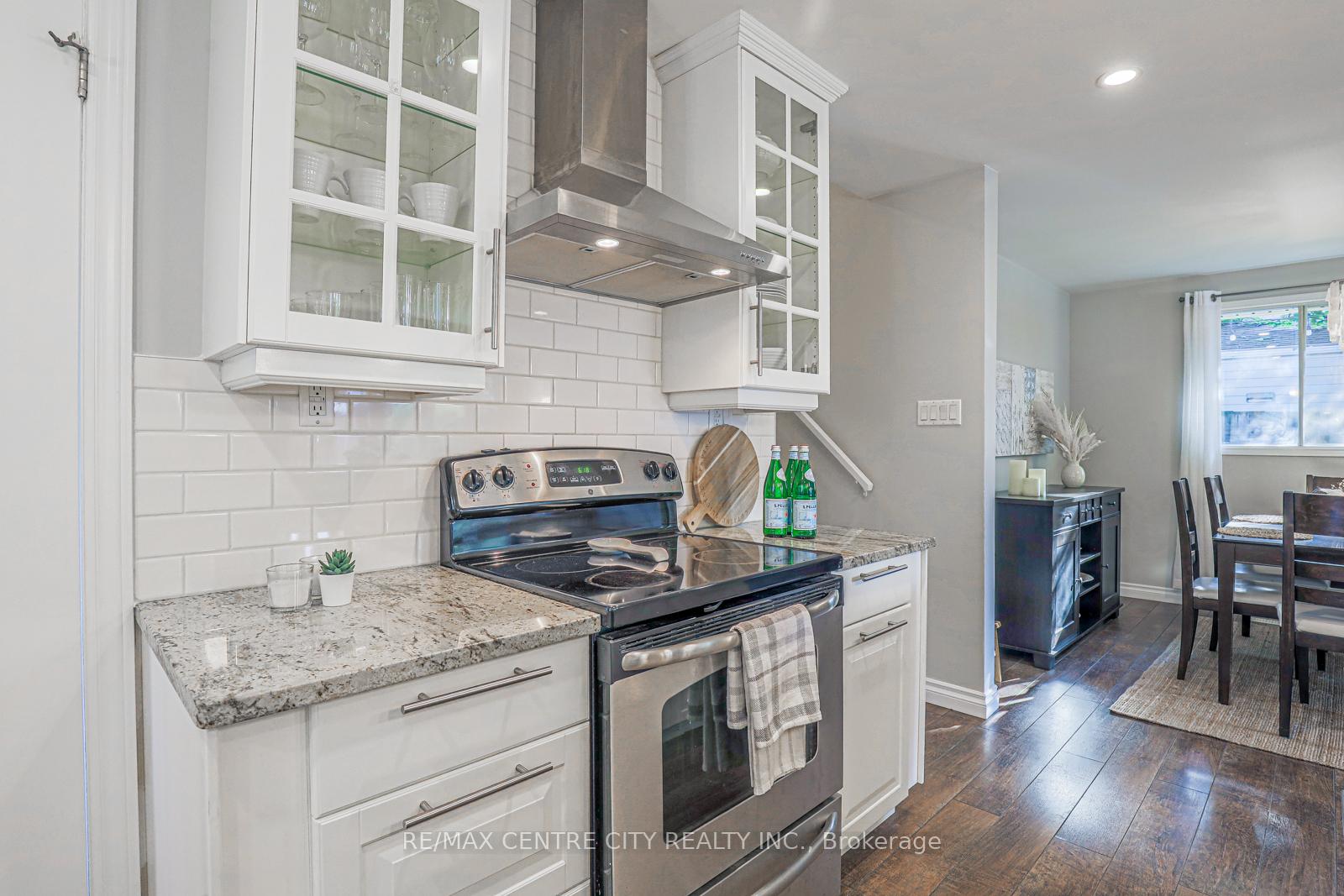 Photo 19 of 301 Blackacres Boulevard, London, North F — HOMEH