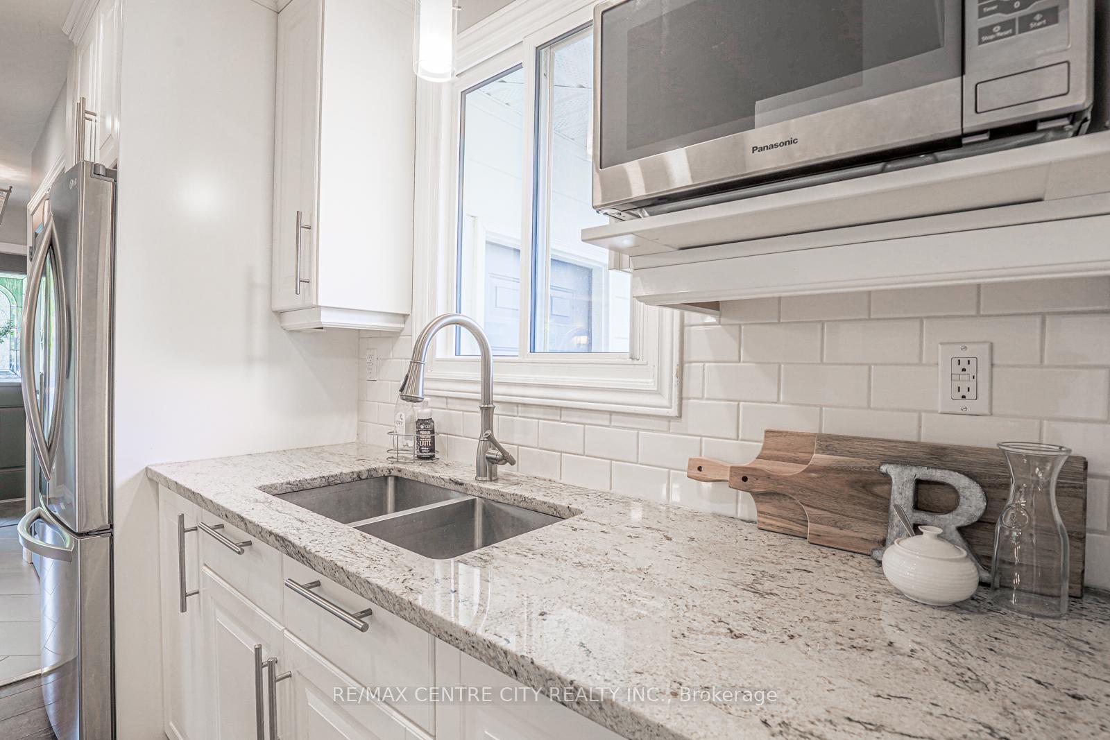 Photo 20 of 301 Blackacres Boulevard, London, North F — HOMEH
