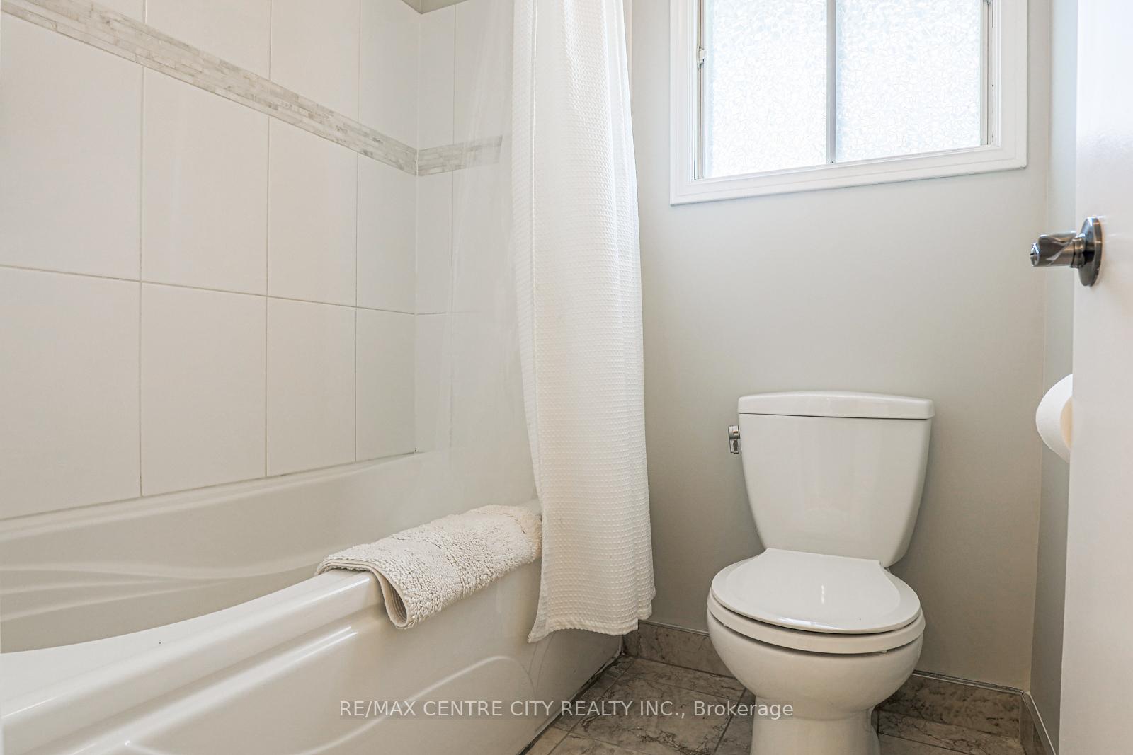 Photo 26 of 301 Blackacres Boulevard, London, North F — HOMEH
