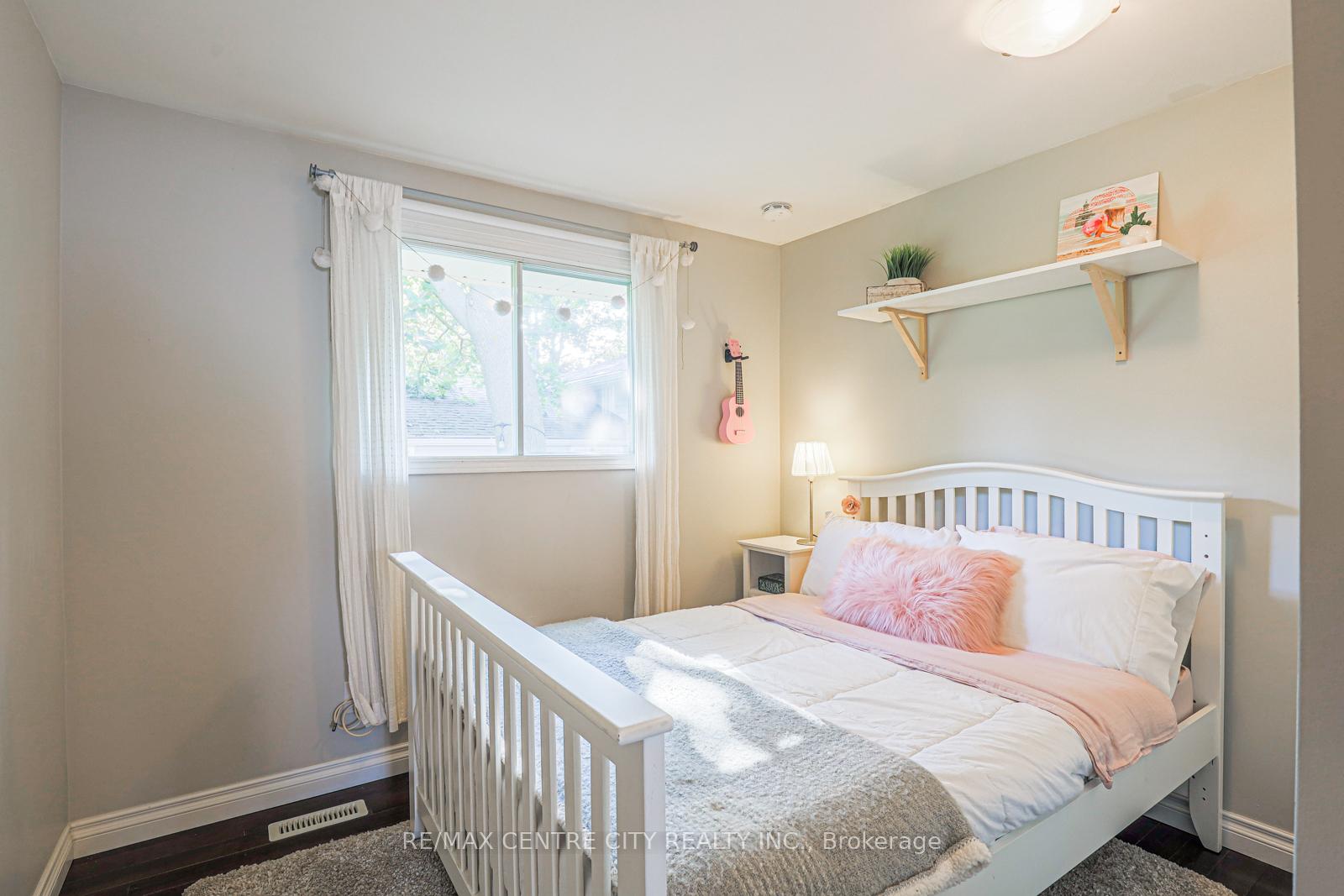 Photo 28 of 301 Blackacres Boulevard, London, North F — HOMEH