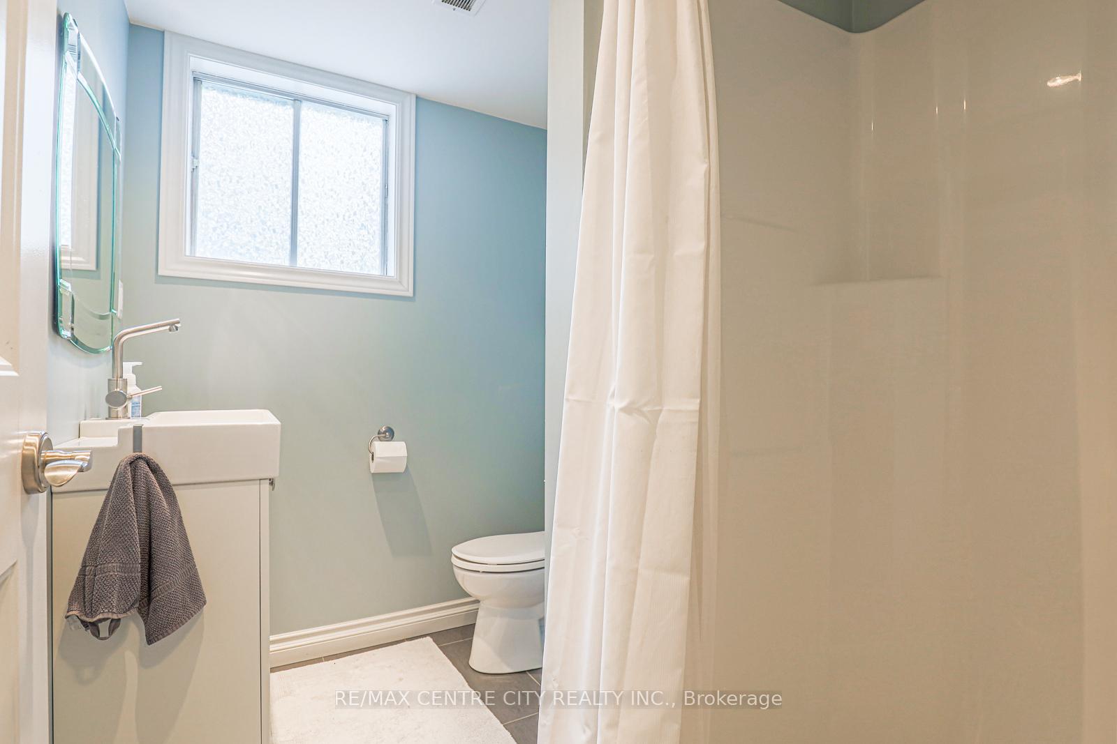 Photo 31 of 301 Blackacres Boulevard, London, North F — HOMEH
