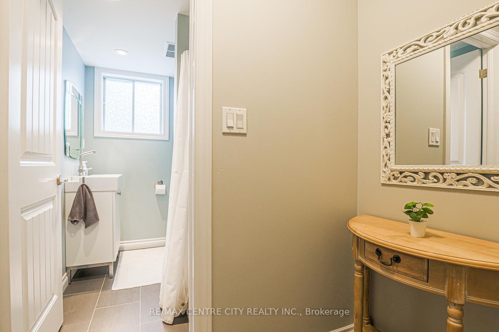 Photo 32 of 301 Blackacres Boulevard, London, North F — HOMEH