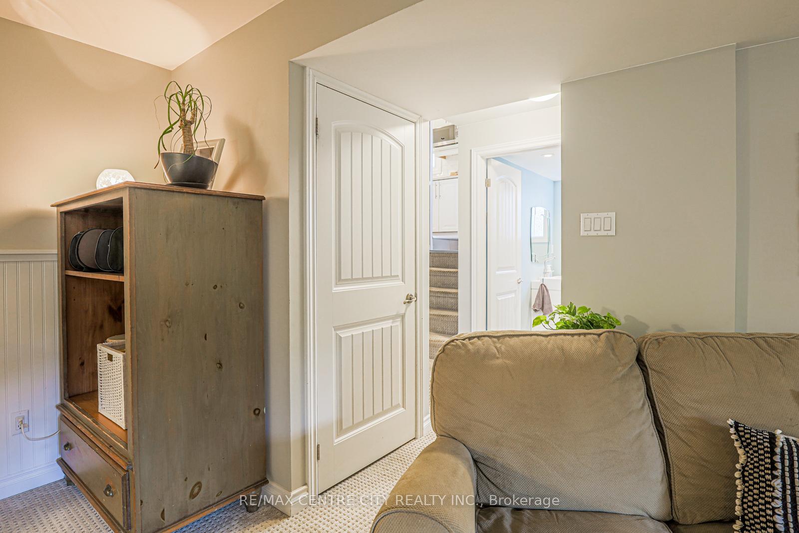Photo 33 of 301 Blackacres Boulevard, London, North F — HOMEH