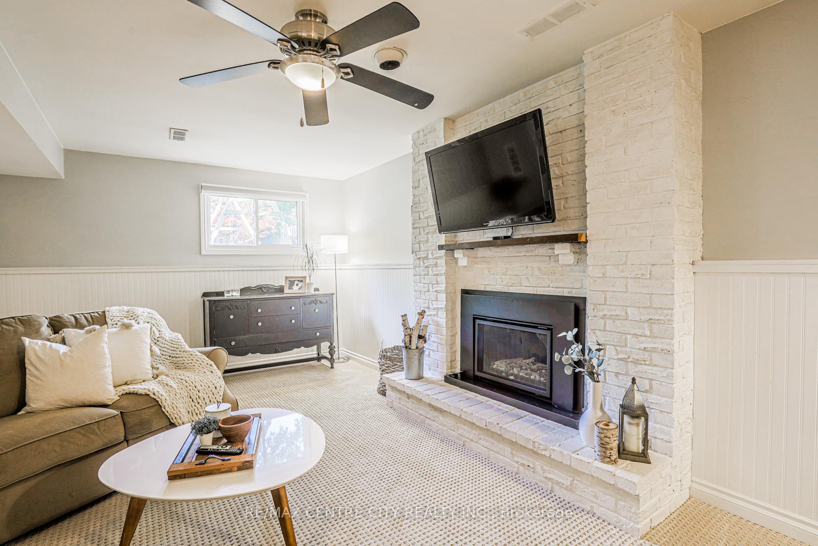 Photo 36 of 301 Blackacres Boulevard, London, North F — HOMEH