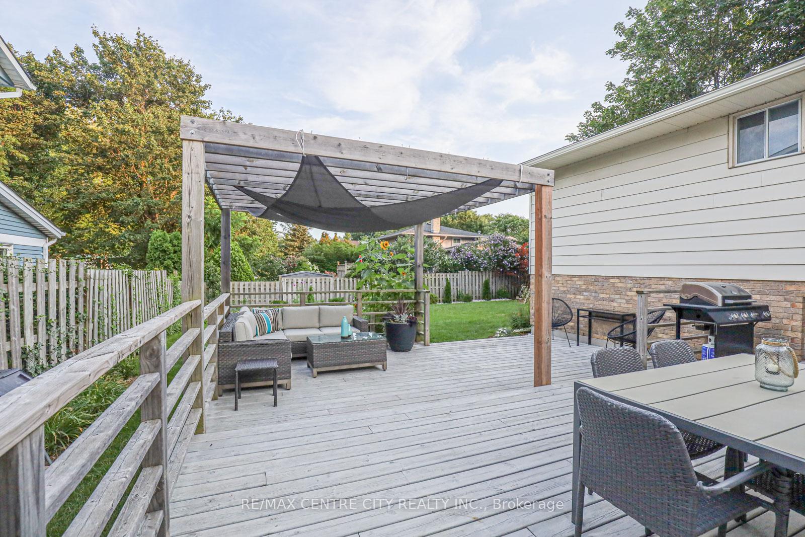 Photo 42 of 301 Blackacres Boulevard, London, North F — HOMEH