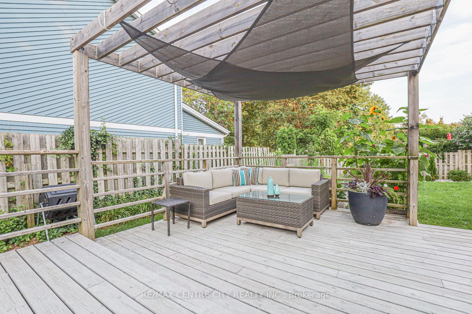 Photo 43 of 301 Blackacres Boulevard, London, North F — HOMEH