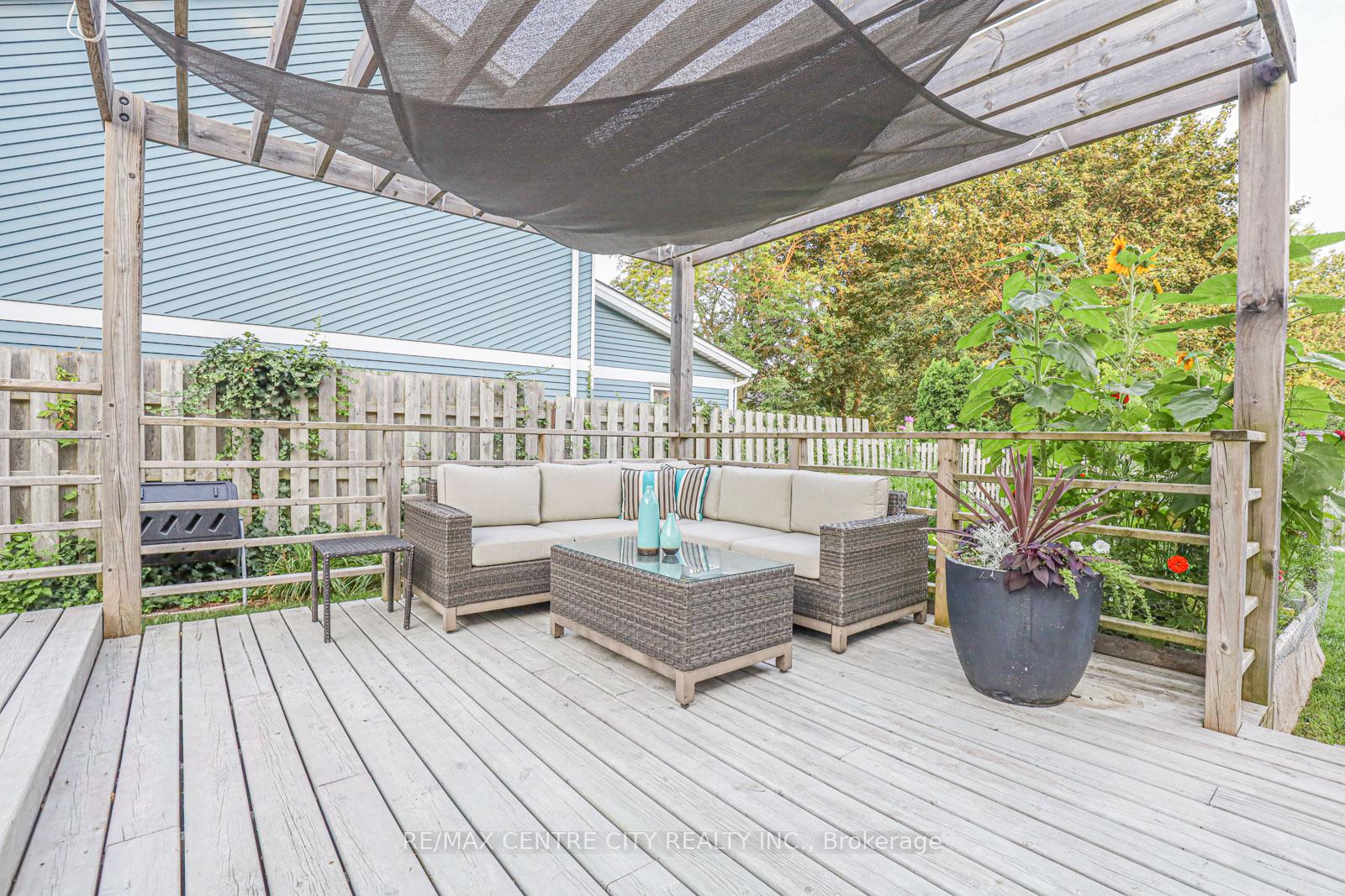 Photo 44 of 301 Blackacres Boulevard, London, North F — HOMEH