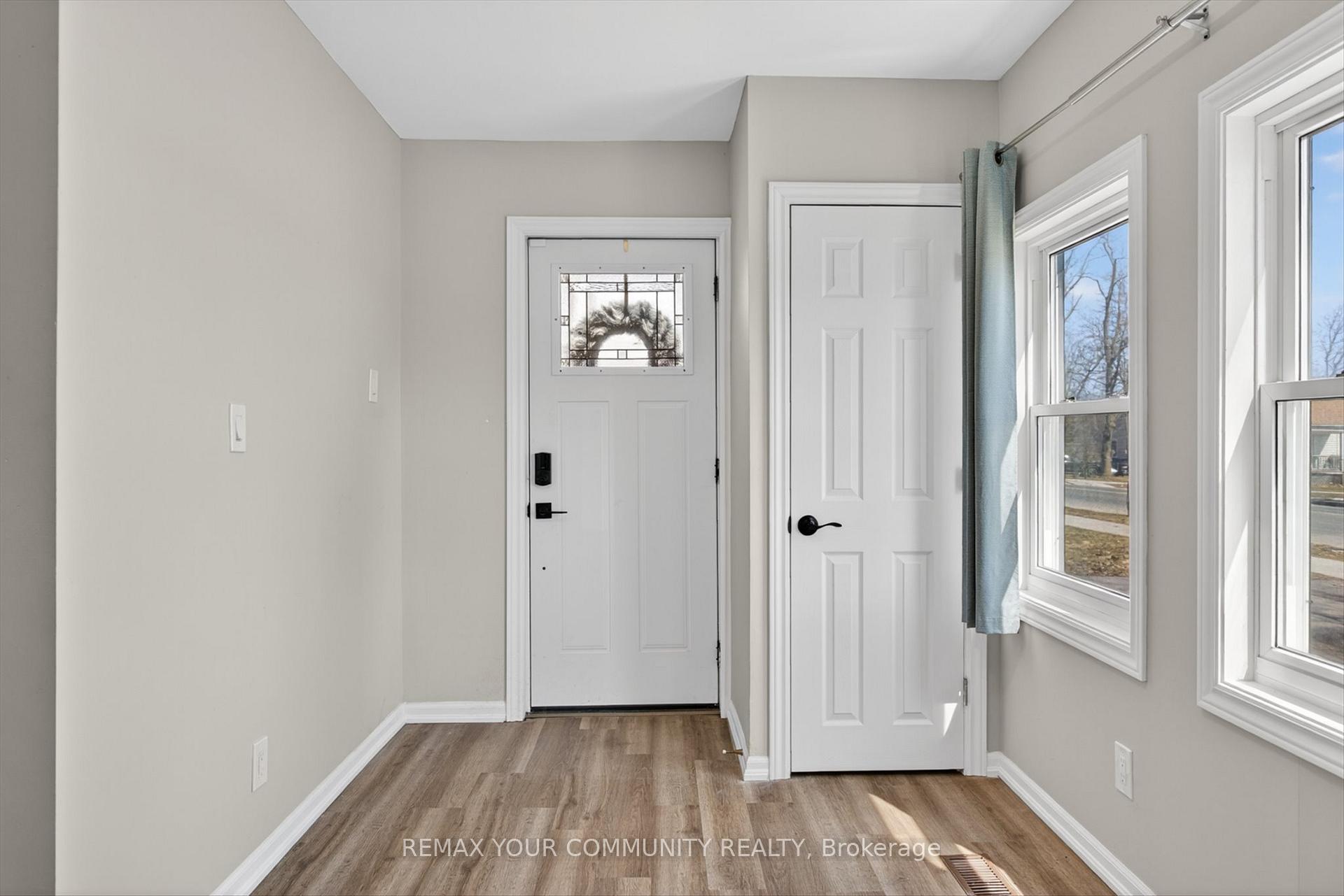 Photo 3 of 426 Wolsely Street, Peterborough, Northcrest Ward 5 — HOMEH