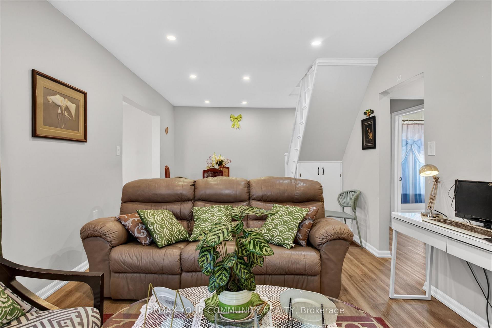 Photo 10 of 426 Wolsely Street, Peterborough, Northcrest Ward 5 — HOMEH