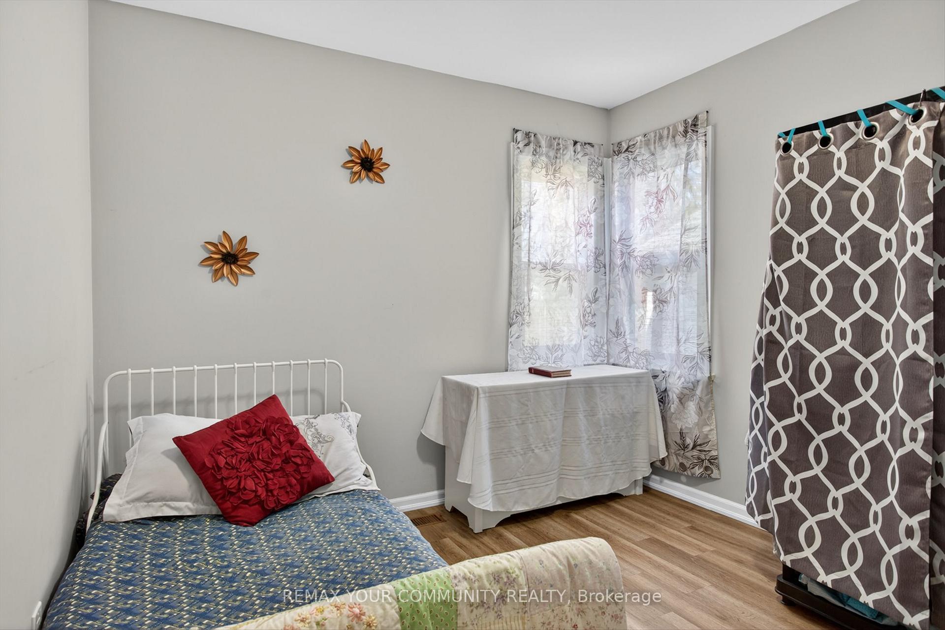 Photo 17 of 426 Wolsely Street, Peterborough, Northcrest Ward 5 — HOMEH