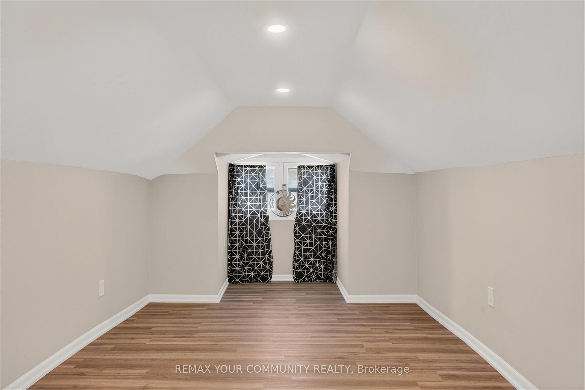 Photo 20 of 426 Wolsely Street, Peterborough, Northcrest Ward 5 — HOMEH