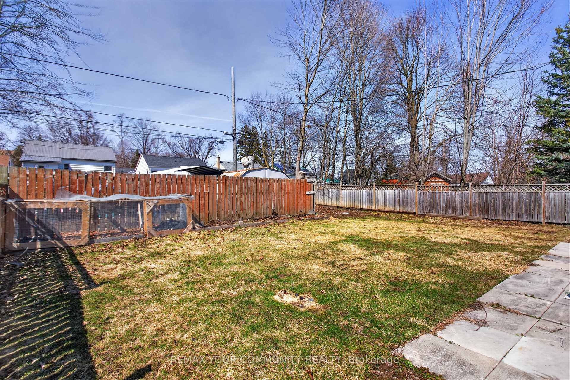 Photo 27 of 426 Wolsely Street, Peterborough, Northcrest Ward 5 — HOMEH