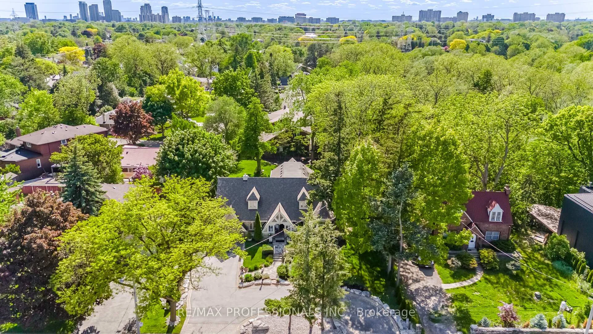 Photo 2 of 29 Mattice Road, Etobicoke, Islington-City Centre West — HOMEH