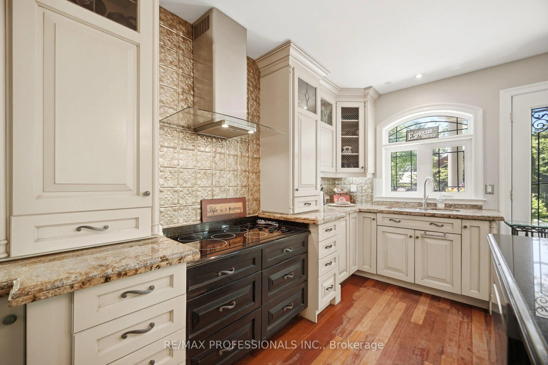 Photo 15 of 29 Mattice Road, Etobicoke, Islington-City Centre West — HOMEH