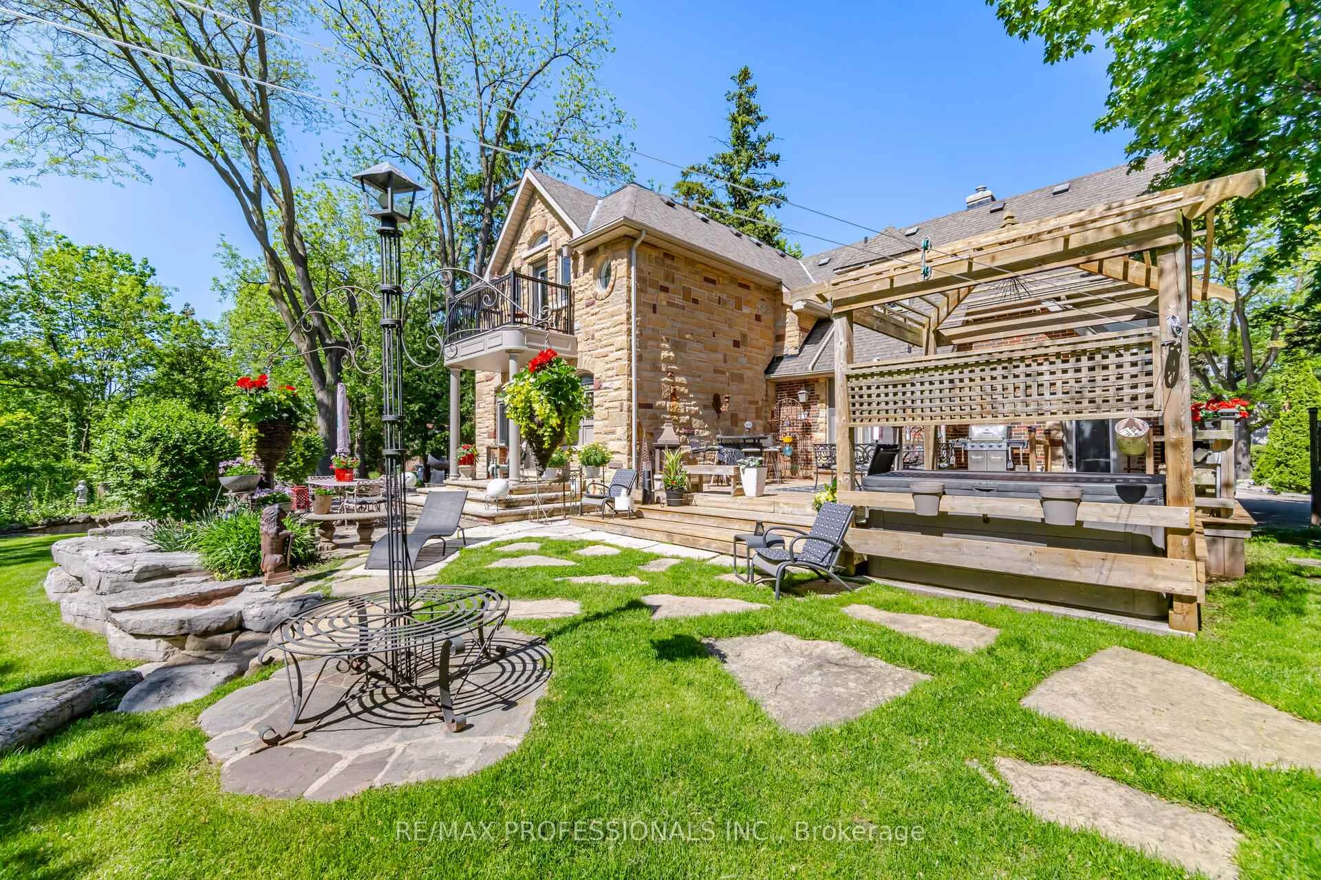 Photo 41 of 29 Mattice Road, Etobicoke, Islington-City Centre West — HOMEH