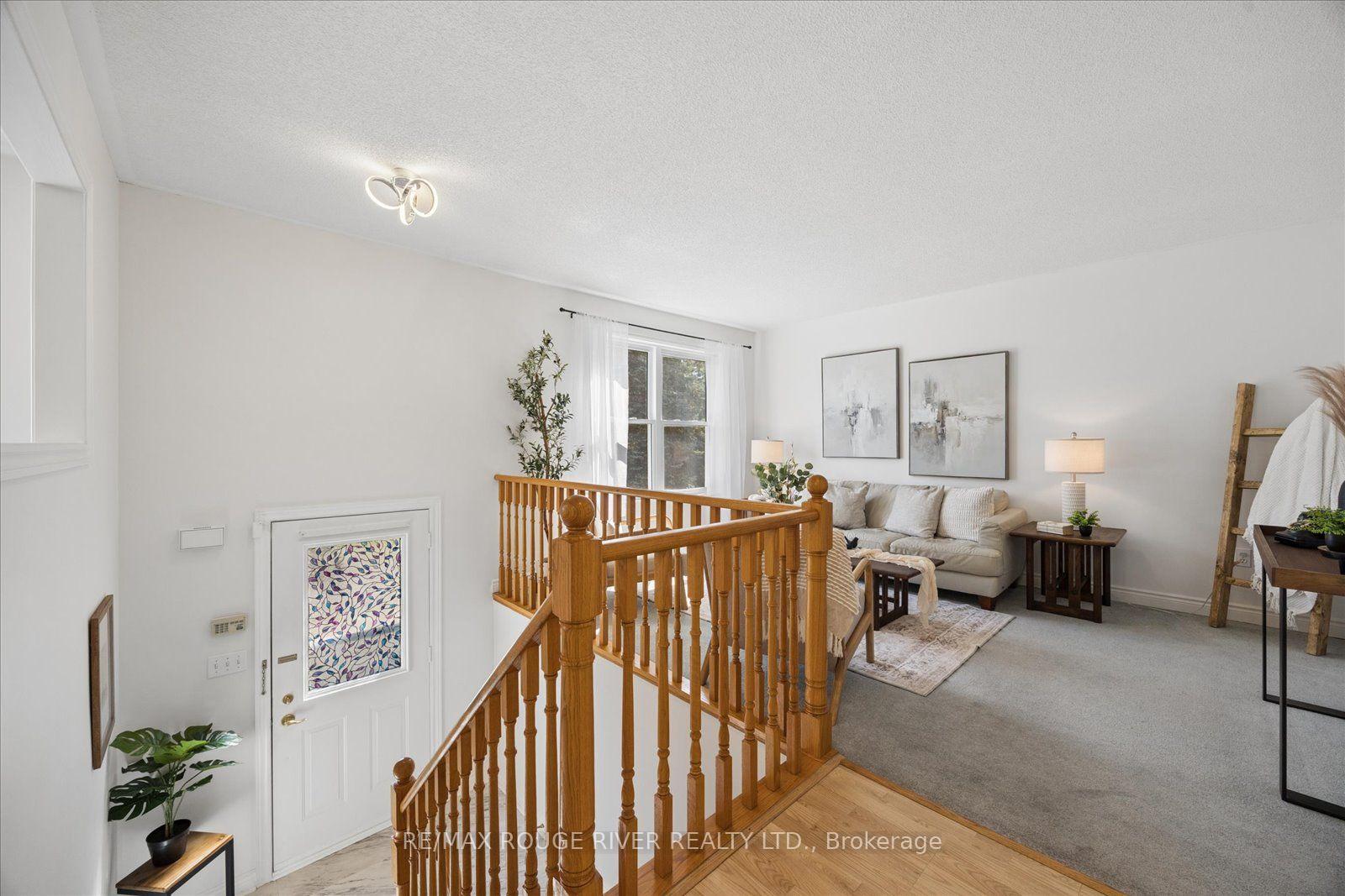 Photo 3 of 45 Mccrimmon Crescent, Clarington, Bowmanville — HOMEH