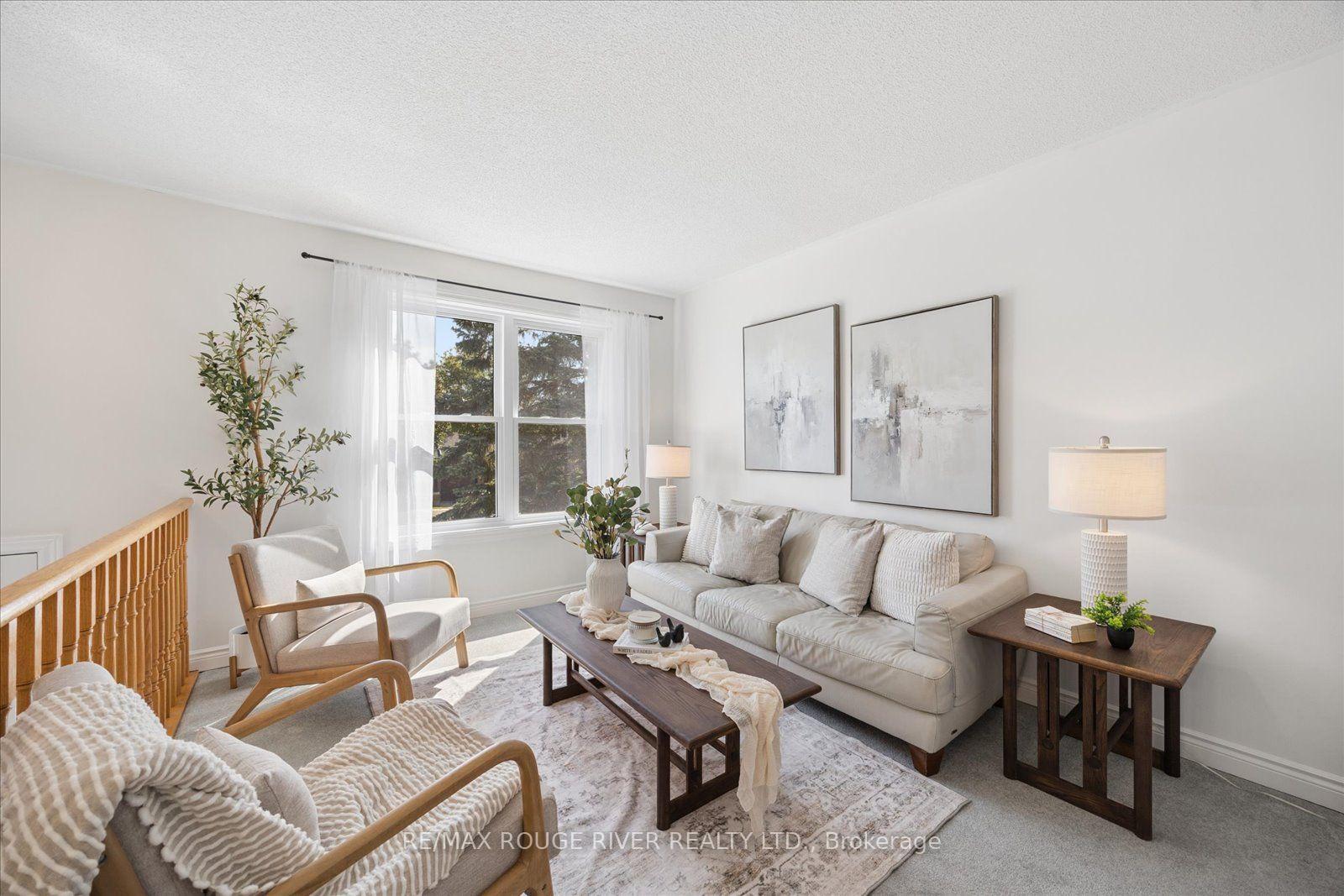 Photo 4 of 45 Mccrimmon Crescent, Clarington, Bowmanville — HOMEH