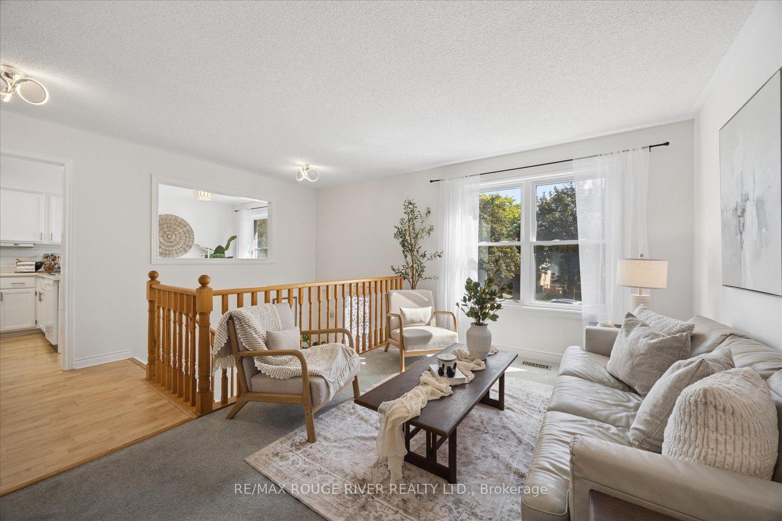 Photo 5 of 45 Mccrimmon Crescent, Clarington, Bowmanville — HOMEH